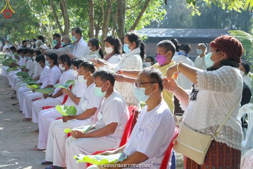 ภาพ No.40957:พิธีตัดปอยผม ปลงผม ขอขมารับผ้าไตรและพิธีบรรพชา ในโครงการอุปสมบท บูชาธรรมมหาปูชนียาจารย์ ประจำปี 2564 ชุดที่ 18