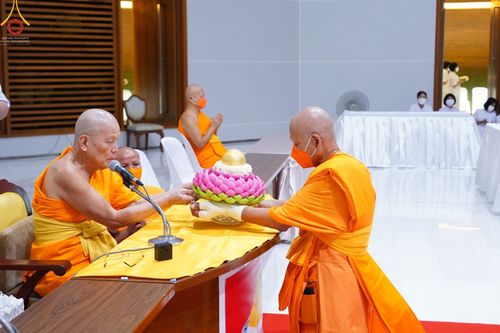 ภาพ No.52170:ประมวลภาพพิธีสักการะพระมงคลเทพมุนี (สด จนฺทสโร) ณ ศูนย์ปฏิบัติธรรมพระมงคลเทพมุนี