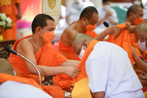 ภาพ No.48062:ประมวลภาพพิธีเวียนประทักษิณ และบรรพชาอุปสมบท รุ่นเข้าพรรษา ปี 2565