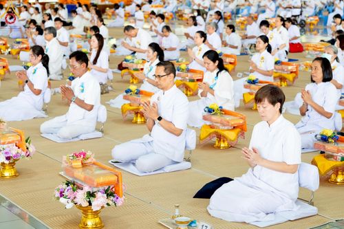 ภาพ No.220690:วันเสาร์ที่ 26 เมษายน พ.ศ.2568 (วันพระ แรม 15 ค่ำ เดือน 5) พิธีถวายภัตตาหารเมนูสวรรค์ "เพื่อการบรรลุธรรม" และ พิธีบุพเปตพลี ครั้งที่ 163 ร่วมอุทิศบุญแด่หมู่ญาติที่ล่วงลับไปแล้ว และสืบทอดอายุพระพุทธศาสนา ณ หอฉันคุณยายอาจารย์ฯ วัดพระธรรมกาย