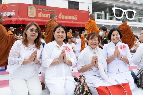 ภาพ No.126326:พิธีทำบุญเมืองนครราชสีมา ฉลอง 556 ปี ตักบาตรพระ 10,000 รูป ในวันเสาร์ที่ 2 มีนาคม พ.ศ.2567 ณ อนุสาวรีย์ท้าวสุรนารี จ.นครราชสีมา จัดโดย คณะสงฆ์จังหวัดนครราชสีมา ร่วมกับสำนักงานจังหวัดนครราชสีมา