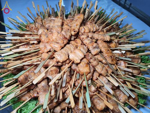 ภาพ No.197922:สาธุชนถวายภัตตาหารเป็นสังฆทาน แด่พระธรรมยาตรา ณ วัดโบสถ์(บน) ตำบลบางคูเวียง อำเภอบางกรวย จังหวัดนนทบุรี ในโครงการธรรมยาตรา กตัญญูบูชา มหาปูชนียาจารย์ พระมงคลเทพมุนี(สด จนฺทสโร) พระผู้ปราบมาร อนุสรณ์สถาน 7 แห่ง ปีที่ 13 วันที่ 19 มกราคม พ.ศ. 2568