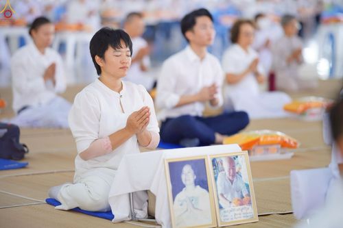 ภาพ No.229670:วันที่ 25 มิถุนายน พ.ศ. 2568 (แรม 15 ค่ำ เดือน 7) พิธีบุพเปตพลี ครั้งที่ 166 ร่วมอุทิศบุญแด่หมู่ญาติที่ล่วงลับไปแล้ว และสืบทอดอายุพระพุทธศาสนา ณ หอฉันคุณยายอาจารย์ฯ วัดพระธรรมกาย