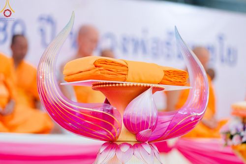 ภาพ No.158104:พิธีทอดผ้าป่า ติดตั้งแผ่นสิริฉะทะนะรัสมี(หลังคา) อาคาร 80 ปี หลวงพ่อธัมมชโย วันอาทิตย์ที่ 22 กันยายน พ.ศ. 2567 ณ ศูนย์ปฏิบัติธรรมวิหารแดง อ.วิหารแดง จ.สระบุรี