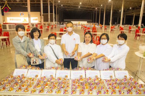 ภาพ No.202376:พิธีถวายภัตตาหารเป็นสังฆทาน แด่พระธรรมยาตรา ณ วัดพระธรรมกาย ตำบลคลองสาม อำเภอคลองหลวง จังหวัดปทุมธานี ในโครงการธรรมยาตรา กตัญญูบูชา มหาปูชนียาจารย์ พระมงคลเทพมุนี(สด จนฺทสโร) พระผู้ปราบมาร อนุสรณ์สถาน 7 แห่ง ปีที่ 13 วันที่ 27 มกราคม พ.ศ. 2568