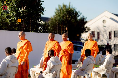 ภาพ No.231154:วันศุกร์ที่ 27 มิถุนายน พ.ศ. 2568 พิธีตัดปอยผมและพิธีปลงผมนาคธรรมทายาทแห่งทวีปแอฟริกา พ.ศ. 2568  โครงการบรรพชาอุปสมบทพระธรรมทายาทนานาชาติแห่งทวีปแอฟริกา ครั้งที่ 2 ณ วัดพระธรรมกายโจฮันเนสเบิร์ก สาธารณรัฐแอฟริกาใต้