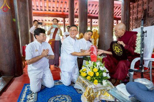 ภาพ No.220095:วันพุธที่ 16 เมษายน พ.ศ. 2568 วัดพระธรรมกายถวายมหาสังฆทาน มอบสิ่งของและทุนทรัพย์กว่า 4 ล้านบาท บรรเทาทุกข์ 181 วัดแผ่นดินไหวเมียนมา