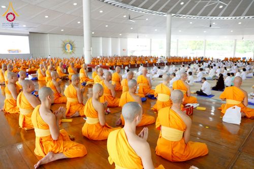 ภาพ No.271102:วันพุธที่ 20 พฤศจิกายน พ.ศ.2568 (วันพระ แรม 15 ค่ำ เดือน 12) พิธีบุพเปตพลี ครั้งที่ 173 ร่วมอุทิศบุญแด่หมู่ญาติที่ล่วงลับไปแล้ว และสืบทอดอายุพระพุทธศาสนา ณ หอฉันคุณยายอาจารย์ฯ วัดพระธรรมกาย