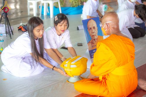 ภาพ No.62551:พิธีถวายบาตรเเละไทยธรรม ในโครงการอุปสมบทหมู่ บูชาธรรมหลวงพ่อธัมมชโย พ.ศ.2567 ณ ลานธรรม พระมหาธรรมกายเจดีย์ วันที่ 13 เมษายน พ.ศ.2567