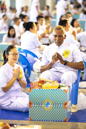 ภาพ No.167484:พิธีตักบาตรและพิธีบูชาข้าวพระ ในวันอาทิตย์ที่ 3 พฤศจิกายน พ.ศ. 2567 ณ วัดพระธรรมกาย