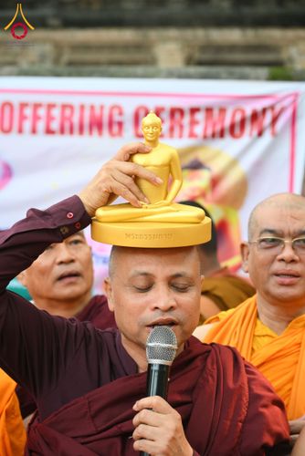 ภาพ No.179790:พิธีทอดกฐินสมทบ ณ วัดพุทธรัตน ทอดกฐินใต้ต้นพระศรีมหาโพธิ์ เมืองพุทธคยา ประเทศอินเดีย วันที่ 12 พฤศจิกายน พ.ศ. 2567