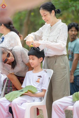 ภาพ No.135042: พิธีบรรพชาสามเณร  พิธีตักบาตรฉลองสามเณรใหม่ วันที่ 1 เมษายน พ.ศ.2567 ในโครงการบรรพชาสามเณรฟื้นฟูพระพุทธศาสนาทั่วไทย ณ ศูนย์ปฏิบัติธรรมแก้วเมืองเลย