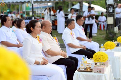 ภาพ No.235144:วันอาทิตย์ที่ 27 กรกฎาคม พ.ศ. 2568 พิธีตักบาตรพระ1,000 รูป ทำบุญเมืองพัทลุง ประธานสงฆ์ พระปริยัติวชิโรดม  เจ้าคณะจังหวัดพัทลุง ประธานฆราวาส นายรัฐศาสตร์ ชิดชู  ผู้ว่าราชการจังหวัดพัทลุง