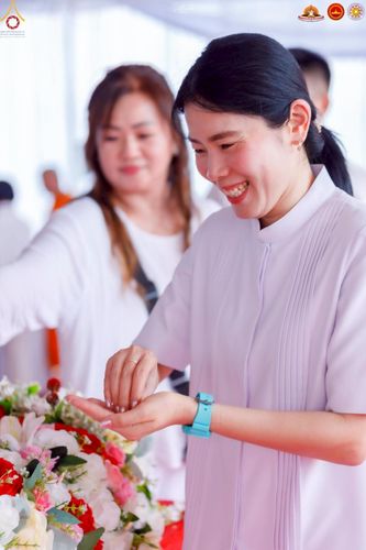 ภาพ No.224470:วันจันทร์ที่ 12 พฤษภาคม พ.ศ. 2568  ชาวพุทธในอินโดนีเซีย ร่วมฉลองวิสาขบูชาจุดประทีปกว่า 200,000 ดวง ณ พระมหาเจดีย์บรมพุทโธ  เจริญพุทธมนต์ถวาย “พระวชิรเกล้าเจ้าอยู่หัว”