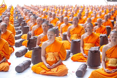 ภาพ No.189191:พระธรรมยาตราปฏิบัติธรรม และถ่ายภาพหมู่ประวัติศาสตร์ ในโครงการธรรมยาตรา กตัญญูบูชา มหาปูชนียาจารย์ พระมงคลเทพมุนี(สด จนฺทสโร) พระผู้ปราบมาร อนุสรณ์สถาน 7 แห่ง ปีที่ 13 วันที่ 4 มกราคม พ.ศ. 2568 ณ อนุสรณ์สถานมหาวิหารพระมงคลเทพมุนี (โลตัสแลนด์) อ.สองพี่น้อง