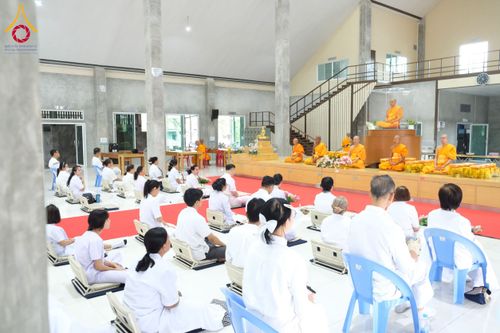 ภาพ No.277921:พิธีตัดปอยผมและปลงผมนาคธรรมทายาท พิธีขอขมาผู้ปกครอง ณ ศูนย์อบรมเยาวชนนครปฐม จ.นครปฐม และพิธีมอบบาตร ผ้าไตร นาคธรรมทายาท พิธีบรรพชา อุปสมบทหมู่ ณ วัดลาดหญ้าไทร จ.นครปฐม