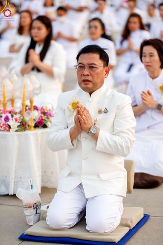 ภาพ No.204498:พิธีจุดประทีปถวายเป็นพุทธบูชา และบูชาธรรมมหาปูชนียาจารย์ ณ วัดพระธรรมกาย ตำบลคลองสาม อำเภอคลองหลวง จังหวัดปทุมธานี ในโครงการธรรมยาตรา กตัญญูบูชา มหาปูชนียาจารย์ พระมงคลเทพมุนี(สด จนฺทสโร) พระผู้ปราบมาร ปีที่ 13 วันที่ 31 มกราคม พ.ศ. 2568