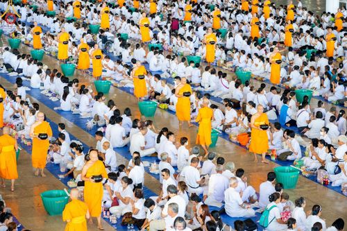 ภาพ No.143386:พิธีตักบาตร ข้าวสารอาหารแห้ง ณ บ้านแก้วเรือนทองคุณยายฯ และ พิธีบูชาข้าวพระ  ณ สภาธรรมกายสากล วัดพระธรรมกาย วันอาทิตย์ที่ 7 กรกฎาคม พ.ศ. 2567