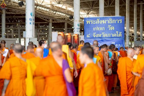 ภาพ No.235926:วันที่ 3 สิงหาคม พ.ศ. 2568 ภาพบรรยากาศ การต้อนรับปฎิสันถาร ของคณะสงฆ์ ในวันสมาธิโลก พิธีถวายมหาสังฆทาน 2,000 กว่าวัด ณ วัดพระธรรมกาย