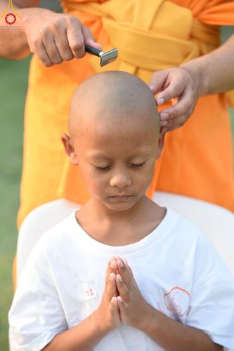 ภาพ No.133390:พิธีตัดปอยผม ธรรมทายาท โครงการบรรพชาสามเณร ฟื้นฟูพระพุทธศาสนาทั่วไทย  ณ ศูนย์ปฏิบัติธรรมจังหวัดสระบุรี อ.พระพุทธบาท จ.สระบุรี  วันที่ 2 เมษายน พ.ศ. 2567