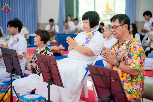 ภาพ No.218043:วันอาทิตย์ที่ 13 เมษายน พ.ศ. 2568 พิธีตักบาตรฉลองสามเณรใหม่ 75 รูป เนื่องในวันสงกรานต์ (โครงการบรรพชาสามเณรฟื้นฟูพระพุทธศาสนาทั่วไทย ประจำปีพุทธศักราช 2568) ณ ศูนย์ปฏิบัติธรรมระยอง(บ้านช่องลม) ตำบลบางบุตร อำเภอบ้านค่าย จังหวัดระยอง