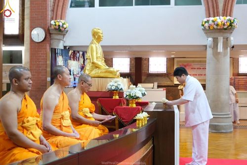 ภาพ No.161383:วัดพระธรรมกายลอนดอน สหราชอาณาจักร จัดงานบุญ น้อมถวายเป็นพุทธบูชา และบูชาธรรมเนื่องในวาระ 140 ปี วันคล้ายวันเกิดด้วยรูปกายเนื้อของ พระมงคลเทพมุนี (สด จนฺทสโร) พระผู้ปราบมาร ในวันที่ 10 ตุลาคม พ.ศ. 2567