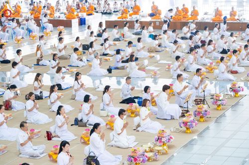 ภาพ No.169759:พิธีถวายภัตตาหารเมนูสวรรค์ "เพื่อการบรรลุธรรม" เนื่องในวันลอยกระทง (ขึ้น 15 ค่ำ เดือน 12) วันศุกร์ที่ 15 พฤศจิกายน พ.ศ. 2567 ณ หอฉันคุณยายอาจารย์ฯ วัดพระธรรมกาย