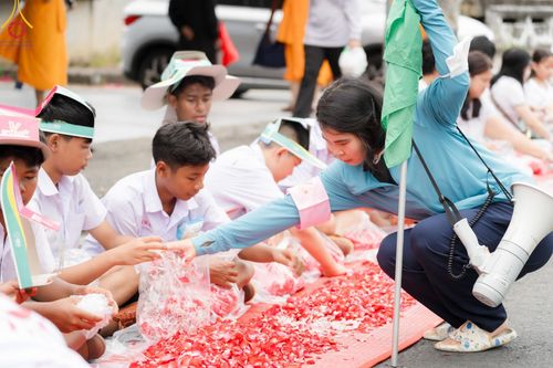 ภาพ No.129996:V.34 เพื่อธรรมเพื่อบางกล่ำ การรับบุญของเจ้าหน้าที่หน่วยงานต่างๆ  เพื่องานธรรมยาตราอัญเชิญพระบรมสารีริกธาตุ ประดิษฐาน ณ มหารัตนเจดีย์สิริปทุมสวรรค์ (เจดีย์อริยพุทธะ 5 พระองค์) ณ ศูนย์ปฏิบัติธรรมภาคใต้ อ.บางกล่ำ จ.สงขลา ระหว่างวันที่ 9-10 มีนาคม พ.ศ. 2567