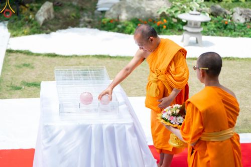 ภาพ No.141625:พิธีประดิษฐานลูกนิมิตมหาสมบัติ  ผูกสีมา สถาปนาอุโบสถ "บูชาธรรม 80 ปี หลวงพ่อธัมมชโย" ณ วัดพระธรรมกายโทชิหงิ ประเทศญี่ปุ่น วันอาทิตย์ที่ 16 มิถุนายน พ.ศ. 2567