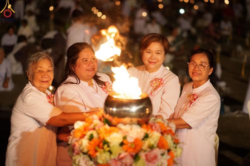 ภาพ No.175939:พิธีจุดประทีปโคมลาน, โคมลอยและลอยกระทง ถวายประทีปเป็นพุทธบูชา สร้างความสว่างไสวให้กับแผ่นดินด้วยแสงธรรม วันที่ 15 พฤศจิกายน พ.ศ. 2567 ณ พุทธอุทยานนานาชาติ อ.โพนพิสัย จ.หนองคาย