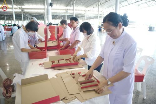 ภาพ No.210866:วันที่ 15 มีนาคม พ.ศ. 2568  บุญบรรจุกล่องไทยธรรม เพื่อถวายแด่พระสังฆาธิการ 40,000 กว่าวัดทั่วไทย ในวันคุ้มครองโลก 22 เมษายน พ.ศ. 2568