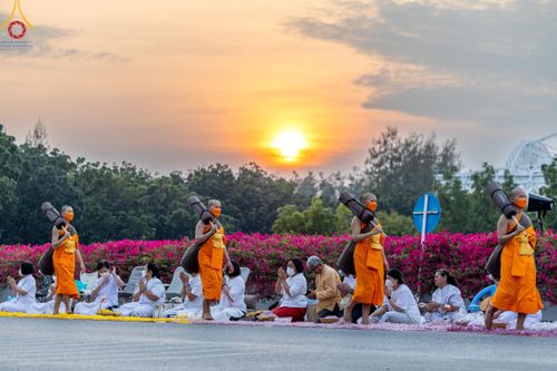 ภาพ No.120305:พิธีต้อนรับพระธรรมยาตรา ในโครงการธรรมยาตรา กตัญญูบูชา มหาปูชนียาจารย์ พระมงคลเทพมุนี(สด จนฺทสโร) พระผู้ปราบมาร อนุสรณ์สถาน 7 แห่ง ปีที่ 12 วันที่ 28 มกราคม พ.ศ. 2567 ณ วัดพระธรรมกาย จ.ปทุมธานี (ชุดที่ 2)