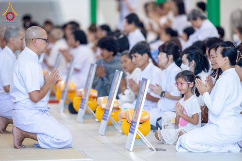 ภาพ No.256181:วันที่ 4 ตุลาคม พ.ศ. 2568 พิธีบรรพชาอุปสมบท  โครงการอุปสมบทหมู่บูชาธรรม 141 ปี  พระมงคลเทพมุนี (สด จนฺทสโร) ณ โบสถ์พระไตรปิฏก วัดพระธรรมกาย จ.ปทุมธานี