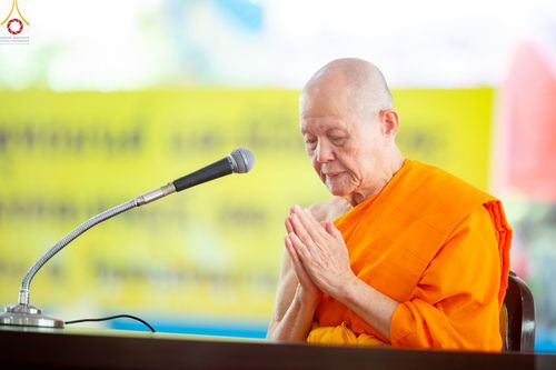 ภาพ No.85001:พิธีเจริญพระพุทธมนต์และพิธีสักการะ รูปเหมือนพระมงคลเทพมุนี (สด จนฺทสโร) ในวันที่ 5 สิงหาคม พ.ศ. 2566 ณ วัดพระธรรมกาย จ.ปทุมธานี เพื่ออัญเชิญประดิษฐาน  ณ วิหารพระมงคลเทพุนี (สด จนฺทสโร) ศูนย์ปฏิบัติธรรมภาคใต้ อ.บางกล่ำ จ.สงขลา