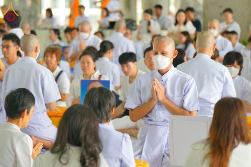 ภาพ No.62723:พิธีขอขมามอบผ้าไตร ในโครงการอุปสมบทหมู่ บูชาธรรมหลวงพ่อธัมมชโย พ.ศ.2567  โครงการอุปสมบทหมู่ธรรมทายาท ระดับอุดมศึกษา รุ่นที่51 (ภาคฤดูร้อน) โครงการบวชพระนานาชาติ AEC และ WAB รุ่นผู้บริหาร(รุ่นที่2) ณ ลานธรรม พระมหาธรรมกายเจดีย์ วันที่ 13 เมษายน พ.ศ. 2567