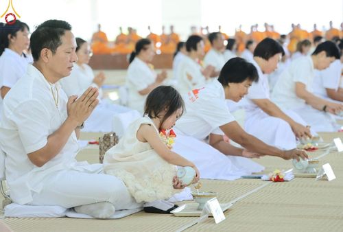 ภาพ No.208357:พิธีสวดพระพุทธมนต์ และถวายภัตตาหารเมนูสวรรค์แด่พระภิกษุ สามเณร วันที่ 15 กุมภาพันธ์ พ.ศ. 2568 ณ หอฉันคุณยายอาจารย์ฯ วัดพระธรรมกาย
