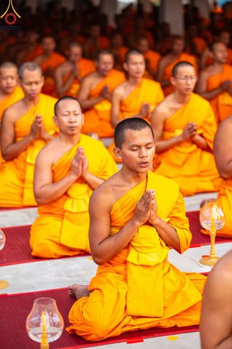 ภาพ No.201563:พิธีจุดประทีปถวายเป็นพุทธบูชา และบูชาธรรมมหาปูชนียาจารย์ ณ อาคารธรรมยาตรา กตัญญูบูชามหาปูชนียาจารย์ ตรงข้ามวัดปากน้ำภาษีเจริญ จ.กรุงเทพมหานคร ในโครงการธรรมยาตรา กตัญญูบูชา มหาปูชนียาจารย์ พระมงคลเทพมุนี(สด จนฺทสโร) พระผู้ปราบมาร อนุสรณ์สถาน 7 แห่ง