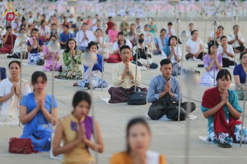 ภาพ No.207708:พิธีเวียนประทักษิณและจุดมาฆประทีป ในวันมาฆบูชา วันพุธที่ 12 กุมภาพันธ์ พ.ศ. 2568 ณ พระมหาธรรมกายเจดีย์ วัดพระธรรมกาย