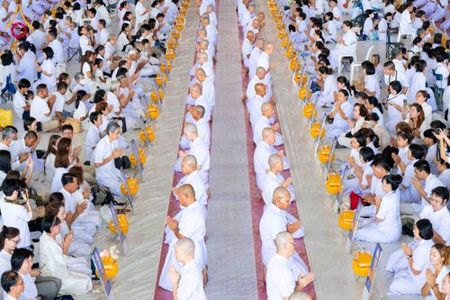 ภาพ No.321308:วันเสาร์ที่ 11 เมษายน พ.ศ.2569 พิธีขอขมาและมอบผ้าไตร โครงการอุปสมบทหมู่ บูชาธรรมหลวงพ่อธัมมชโย พ.ศ.2569 โครงการอุปสมบทหมู่ธรรมทายาท ระดับอุดมศึกษา รุ่น 53 (ภาคฤดูร้อน) ณ วัดพระธรรมกาย ปทุมธานี