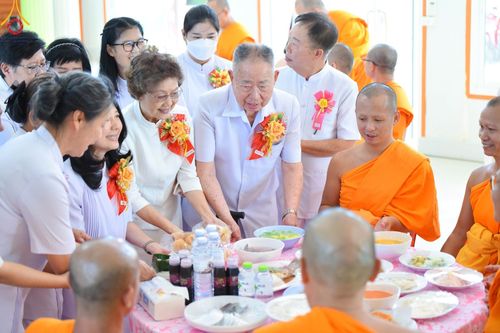 ภาพ No.95393:พิธีทอดกฐินสามัคคี เพื่อสร้างอาคาร 80 ปี หลวงพ่อธัมมชโย ณ ศูนย์ปฏิบัติธรรมวิหารแดง อำเภอวิหารแดง จ.สระบุรี วันที่ 18 พฤศจิกายน พ.ศ. 2566