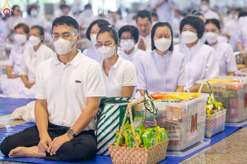 ภาพ No.89440:พิธีตักบาตร ข้าวสารอาหารแห้ง พิธีบูชาข้าวพระ และพิธีจุดเทียนใจ ไฟนิรันดร์  อนันตชัย ณ สภาธรรมกายสากล วัดพระธรรมกาย วันอาทิตย์ที่ 1 ตุลาคม พ.ศ. 2566