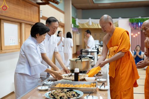 ภาพ No.148879:พิธีวางดวงแก้ว และโปรยรัตนชาติ  สถาปนาหมู่บ้านปฏิบัติธรรม และพิธีถวายภัตตาหารเพลแด่พระบวชใหม่ วัดป่าธรรมกายนานาชาติโทชิหงิ ประเทศญี่ปุ่น วันที่ 13 สิงหาคม พ.ศ. 2567