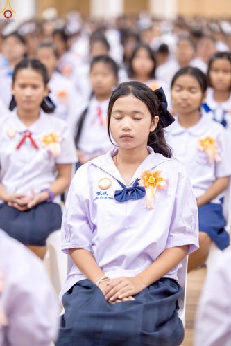 ภาพ No.245909:วันเสาร์ที่ 13 กันยายน พ.ศ. 2568 พิธีมอบผ้าไตรประธานกฐินสัมฤทธิ์เด็กดี V-Star ณ สภาธรรมกายสากล วัดพระธรรมกาย