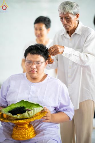 ภาพ No.140252:พิธีตัดปอยผมและปลงผม โครงการอุปสมบทหมู่ธรรมทายาท ระดับอุดมศึกษา รุ่นที่ 51 ภาคฤดูฝน วันเสาร์ที่ 8 มิถุนายน พ.ศ.2567 ณ มหารัตนวิหารคด 9 วัดพระธรรมกาย