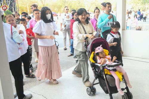 ภาพ No.193857:วัดพระธรรมกาย จัดงานวันเด็กแห่งชาติ ประจำปี พ.ศ.2568 ออกร้านอาหาร 200 ร้าน มอบของขวัญหลายหมื่นชิ้น วันที่ 12 มกราคม พ.ศ. 2568 วัดพระธรรมกาย อ.คลองหลวง จ.ปทุมธานี