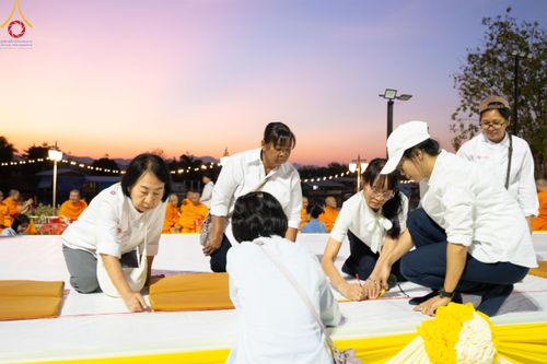 ภาพ No.185566:V.47 เบื้องหลังของเบื้องหน้า งานตักบาตรพระ 10,000 รูป ณ จ.กาญจนบุรี วันที่ 20-21 ธันวาคม พ.ศ. 2567