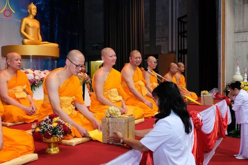 ภาพ No.94569:พิธีทอดกฐินวัดพระธรรมกายสวิตเซอร์แลนด์ วันอาทิตย์ที่ 12 พฤศจิกายน พ.ศ. 2566 ณ หอประชุม Schulhaus Obergoldbach