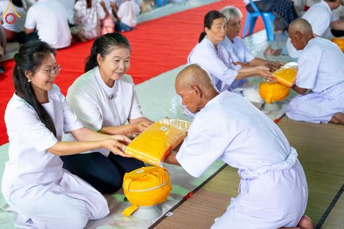 ภาพ No.101329:พิธีบรรพชาธรรมทายาท ในโครงการอุปสมบทบูชาธรรม มหาปูชนียาจารย์ พ.ศ. 2566 ณ วัดท่าสุวรรณ จ.ราชบุรี วันที่ 6 ธันวาคม พ.ศ. 2566