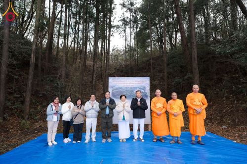 ภาพ No.131763:พิธีโปรยรัตนชาติ สถาปนาสวนป่าสมาธิ วัดป่าธรรมกายนานาชาติโทชิหงิ ประเทศญี่ปุ่น วันที่ 23 มีนาคม พ.ศ. 2567