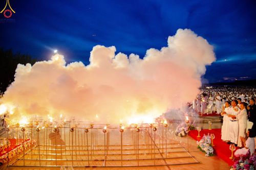 ภาพ No.91649:พิธีทอดผ้าป่า สร้างลานเอนกประสงค์พญานาค 4 ตระกูล จุดประทีปโคมลาน ถวายเป็นพุทธบูชา  สร้างความสว่างไสวให้กับแผ่นดินด้วยแสงธรรม วันอาทิตย์ที่ 29 ตุลาคม พ.ศ. 2566 ณ พุทธอุทยานนานาชาติ จังหวัดหนองคาย